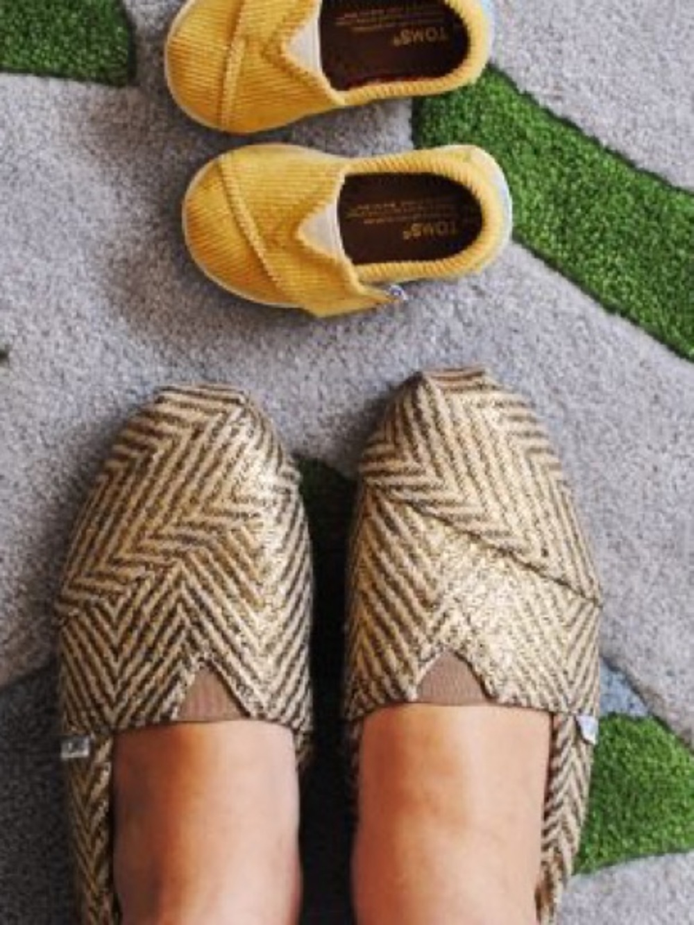 TOMS GILDED CHEVRON TWEED GOLD METALLIC SHOES NWOT
